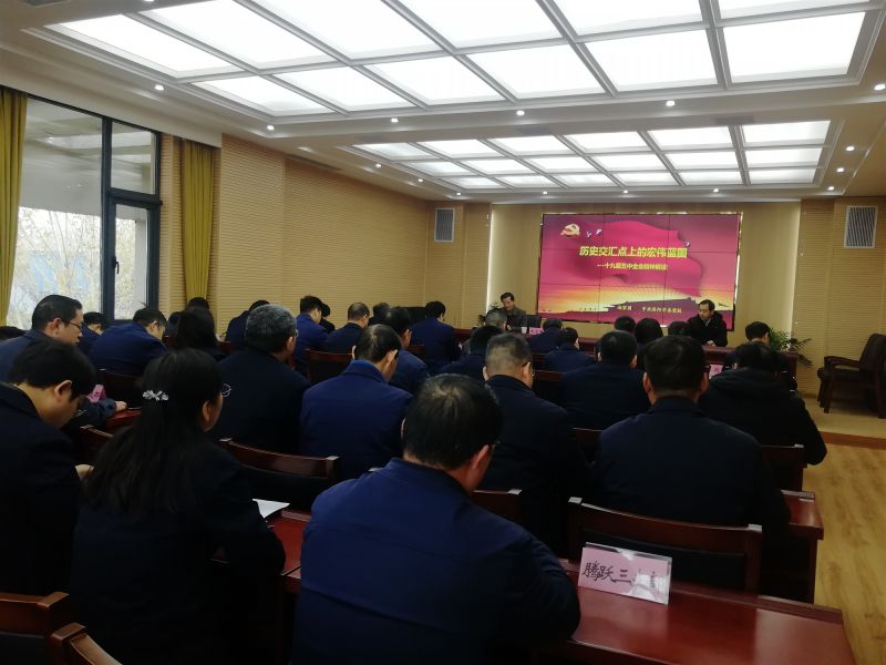 
				   
					黃河同力、騰躍同力舉辦黨委理論學習中心組(擴大)集體學習報告會
				 